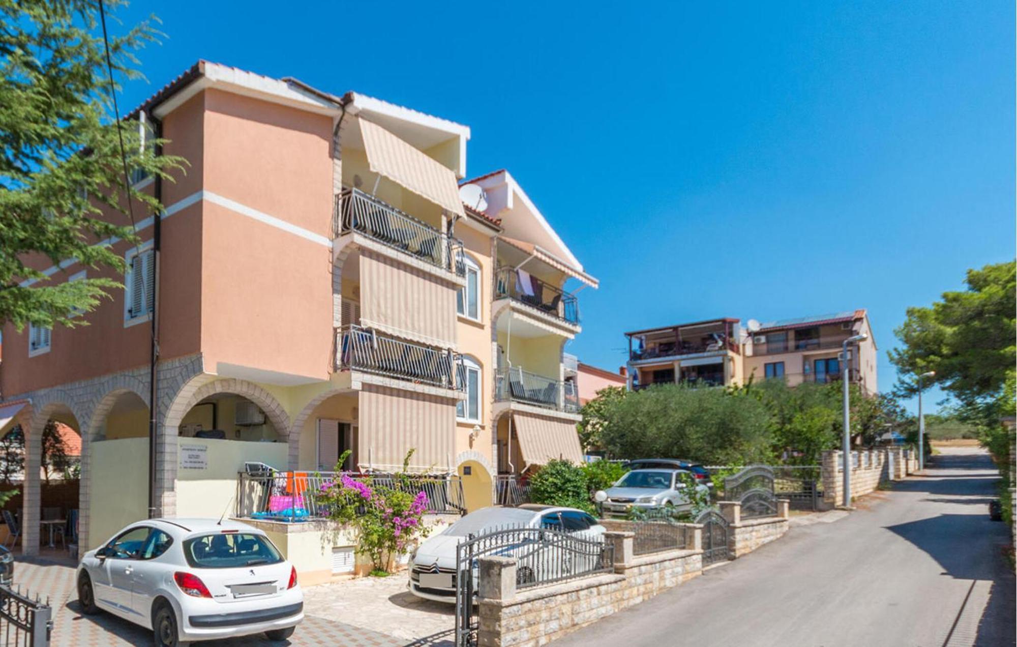 Stunning Apartment In Sveti Filip I Jakov Exterior photo
